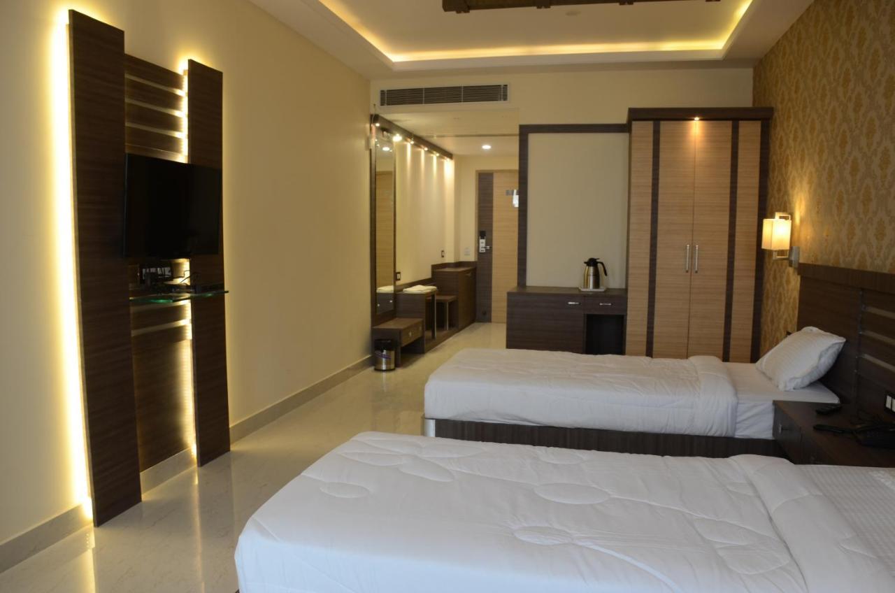 Hotel Puja Residency Waranasi Zewnętrze zdjęcie