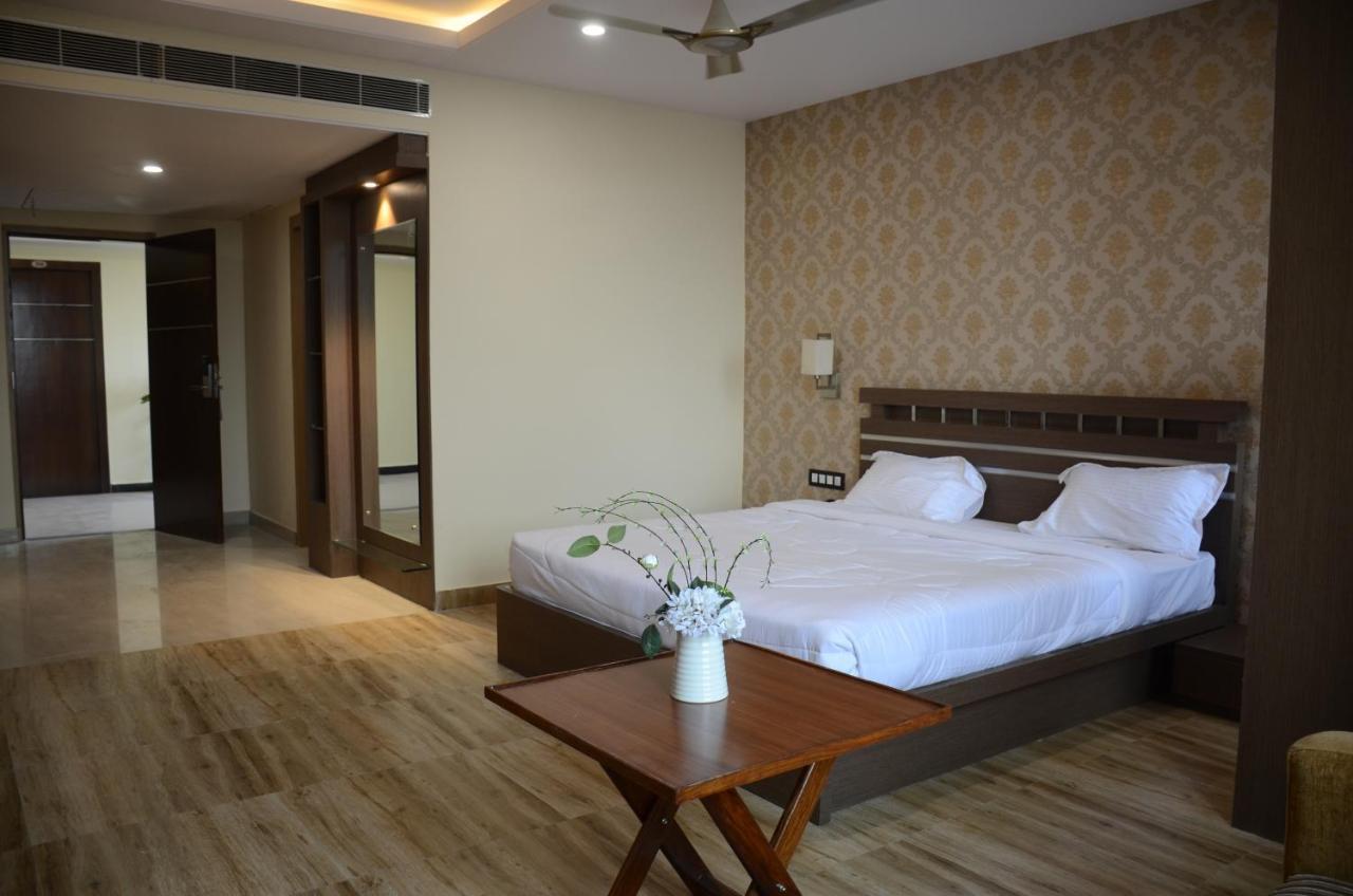 Hotel Puja Residency Waranasi Zewnętrze zdjęcie