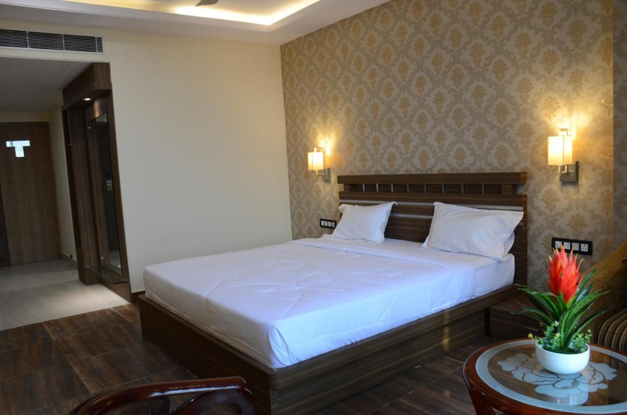 Hotel Puja Residency Waranasi Zewnętrze zdjęcie