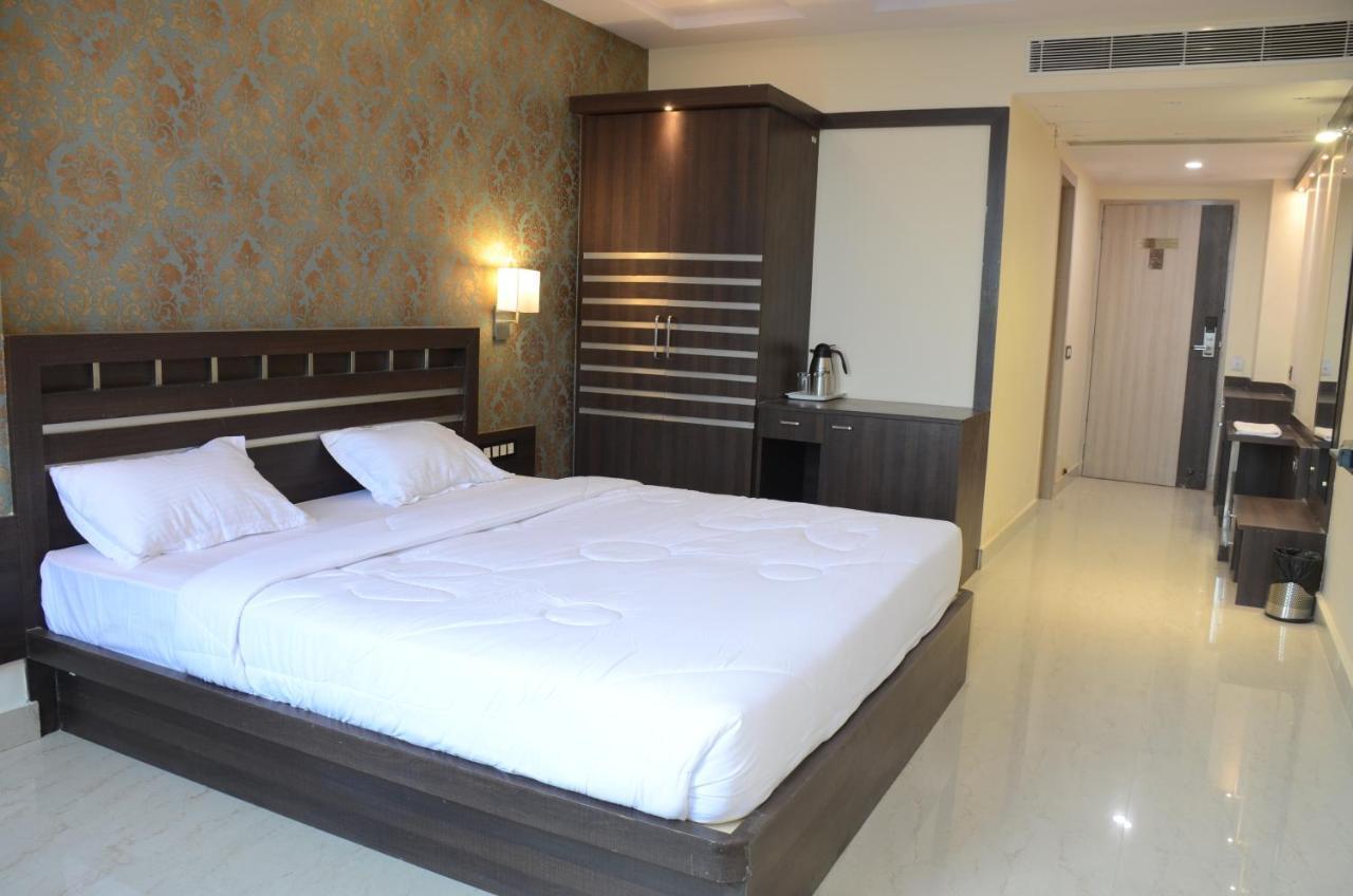 Hotel Puja Residency Waranasi Zewnętrze zdjęcie