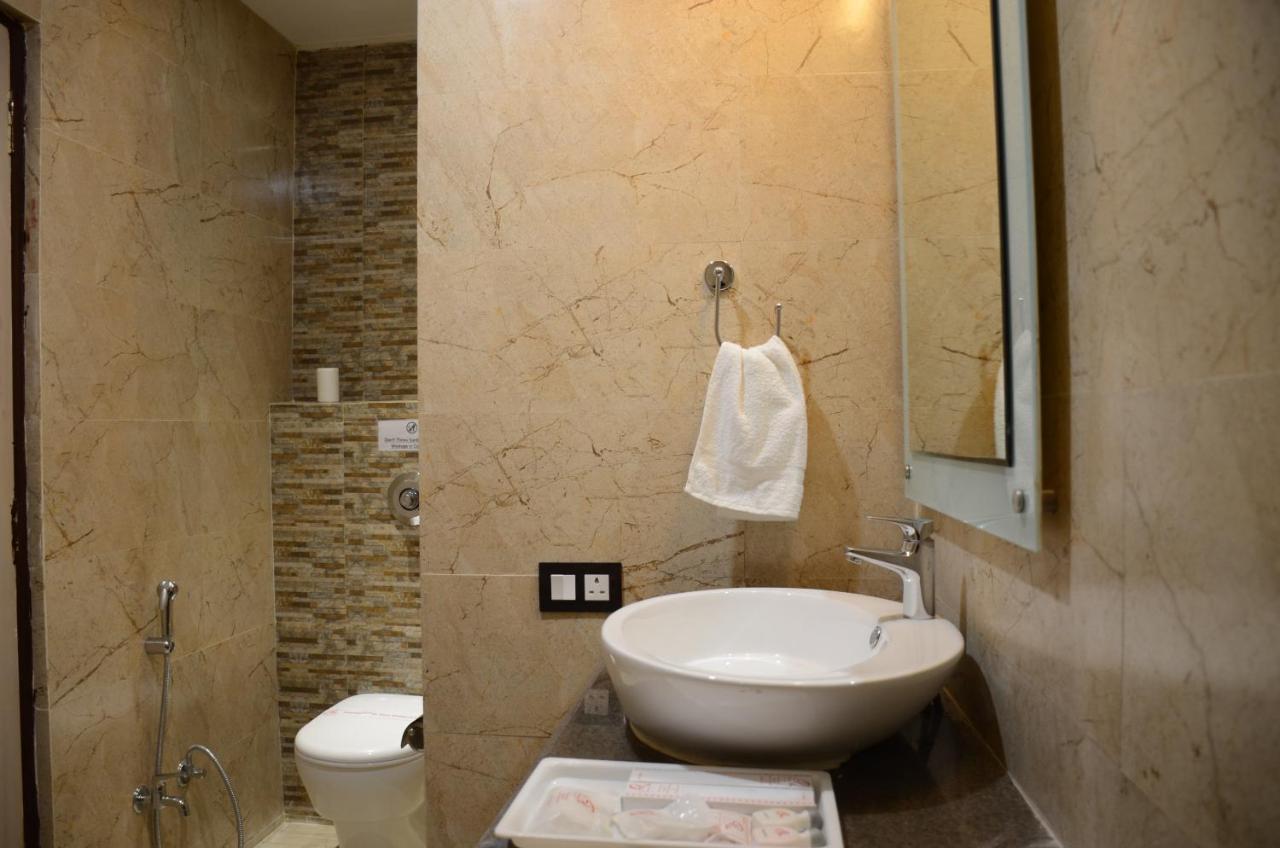 Hotel Puja Residency Waranasi Zewnętrze zdjęcie