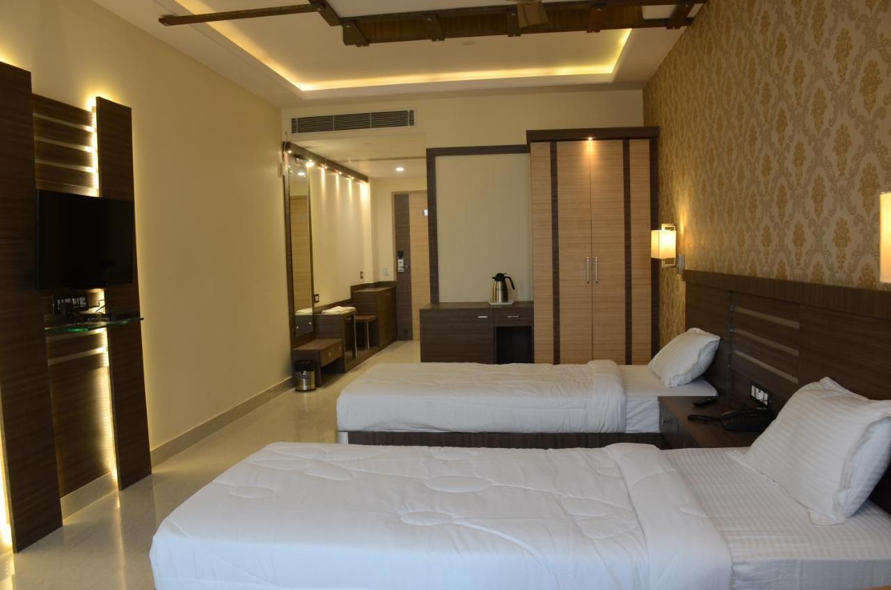 Hotel Puja Residency Waranasi Zewnętrze zdjęcie