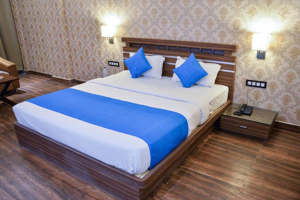 Hotel Puja Residency Waranasi Zewnętrze zdjęcie